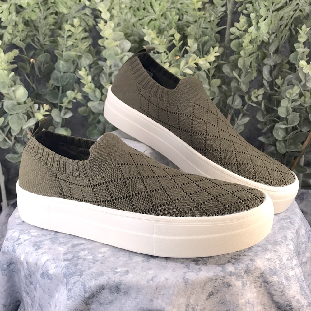 Simply Vera Wang Connie Olive Stretch Knit Slip On Sneakers WMS 6.5M🌟NWT🌟